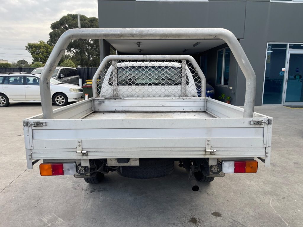Car Wreckers - Toyota Hilux 2013 White Auto