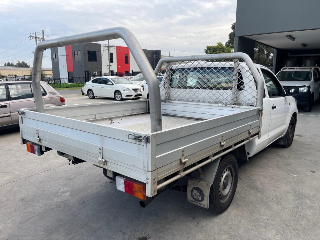 Car Wreckers - Toyota Hilux 2013 White Auto