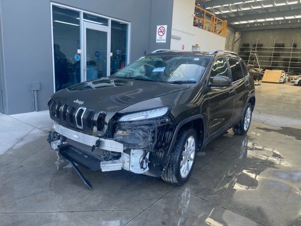 Car Wreckers - Jeep Cherokee 2014 Green Auto Petrol