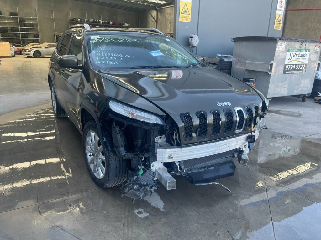 Car Wreckers - Jeep Cherokee 2014 Green Auto Petrol