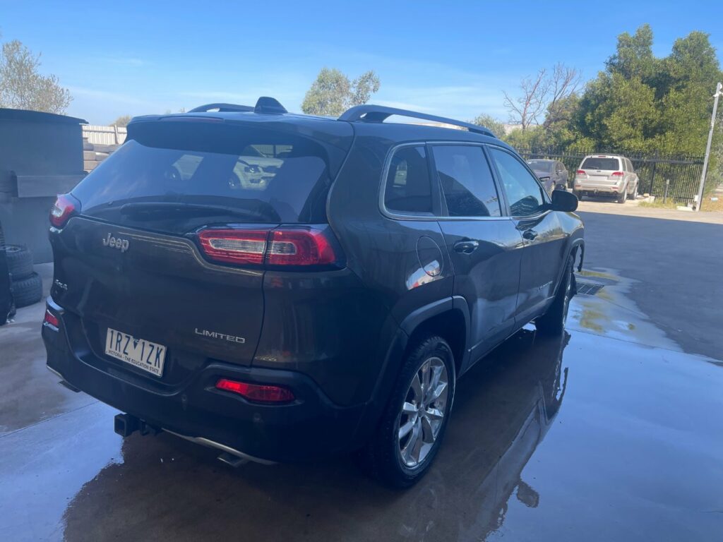 Car Wreckers - Jeep Cherokee 2014 Green Auto Petrol