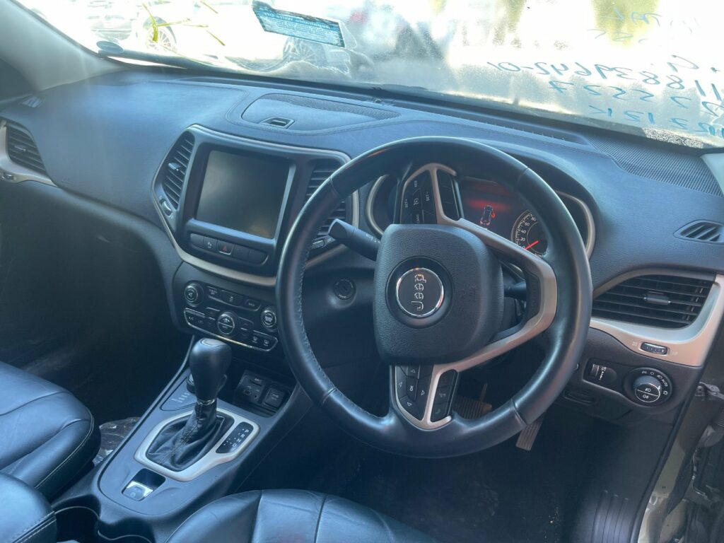 Car Wreckers - Jeep Cherokee 2014 Green Auto Petrol