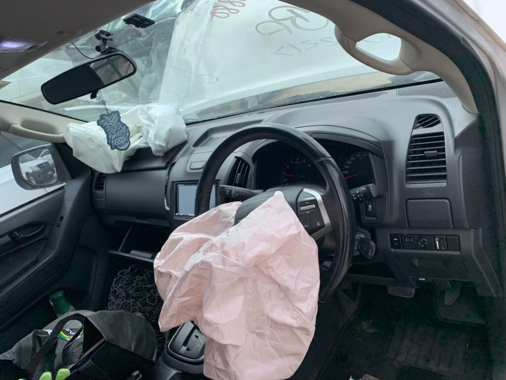 Car Wreckers - Isuzu D-Max 2014