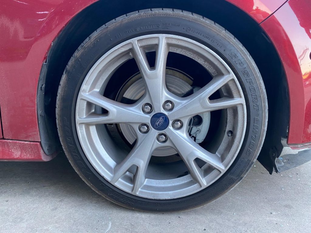 Car Wreckers - Ford Focus 2015 Red Auto