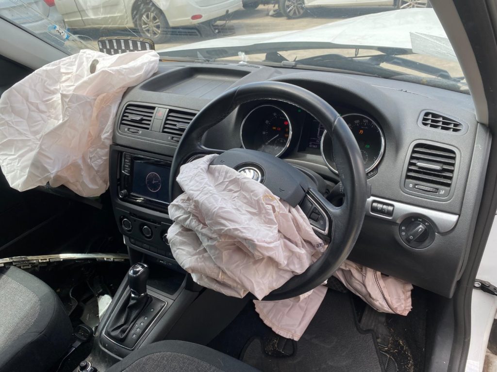 Car Wreckers - Skoda Yeti 2015 White Auto Petrol