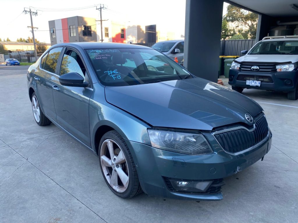 Car Wreckers - Skoda Octavia 2015 Grey Auto