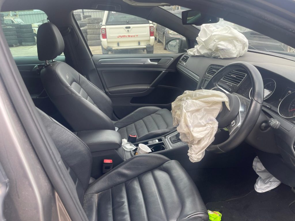 Car Wreckers - Volkswagen Golf 2015 Silver Auto Petrol