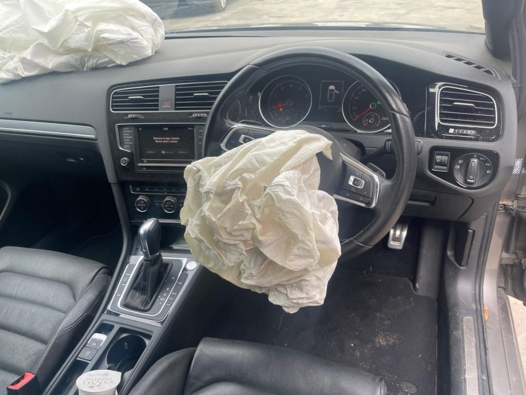 Car Wreckers - Volkswagen Golf 2015 Silver Auto Petrol