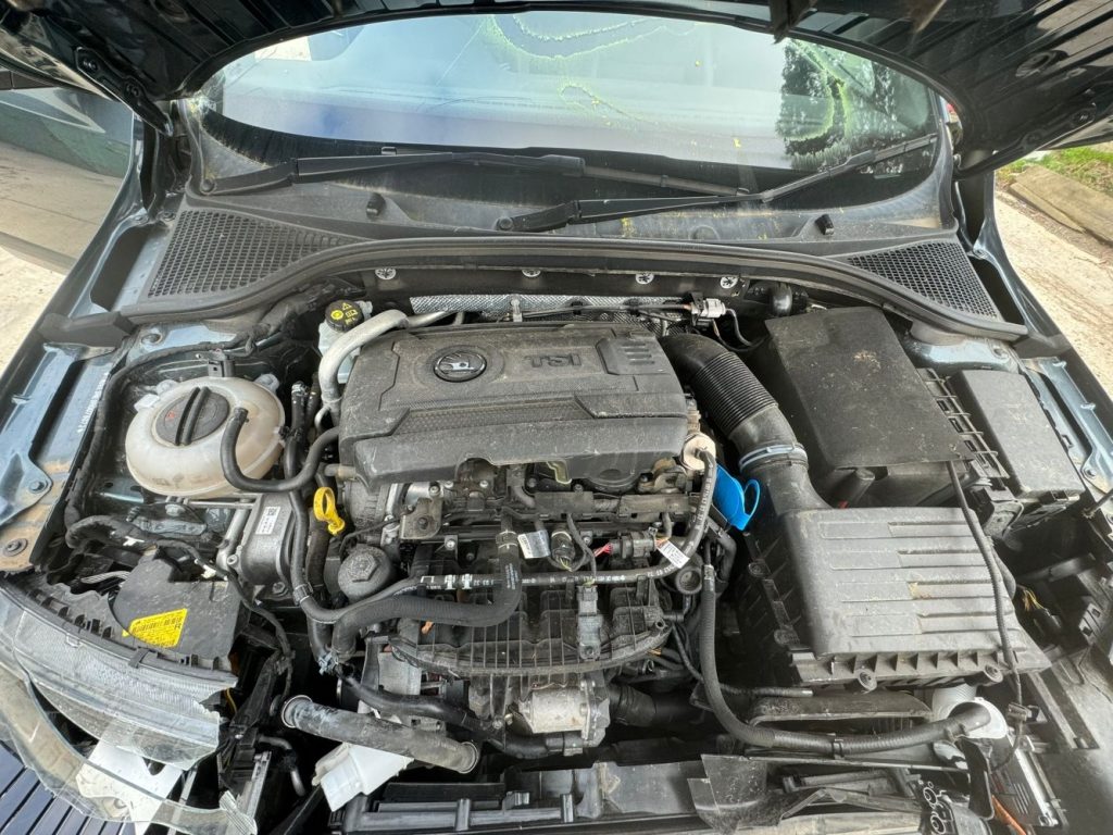 Car Wreckers - Skoda Octavia 2016 Grey Auto