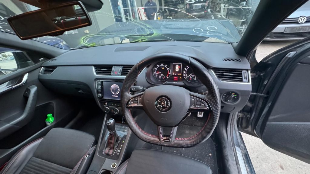 Car Wreckers - Skoda Octavia 2016 Grey Auto