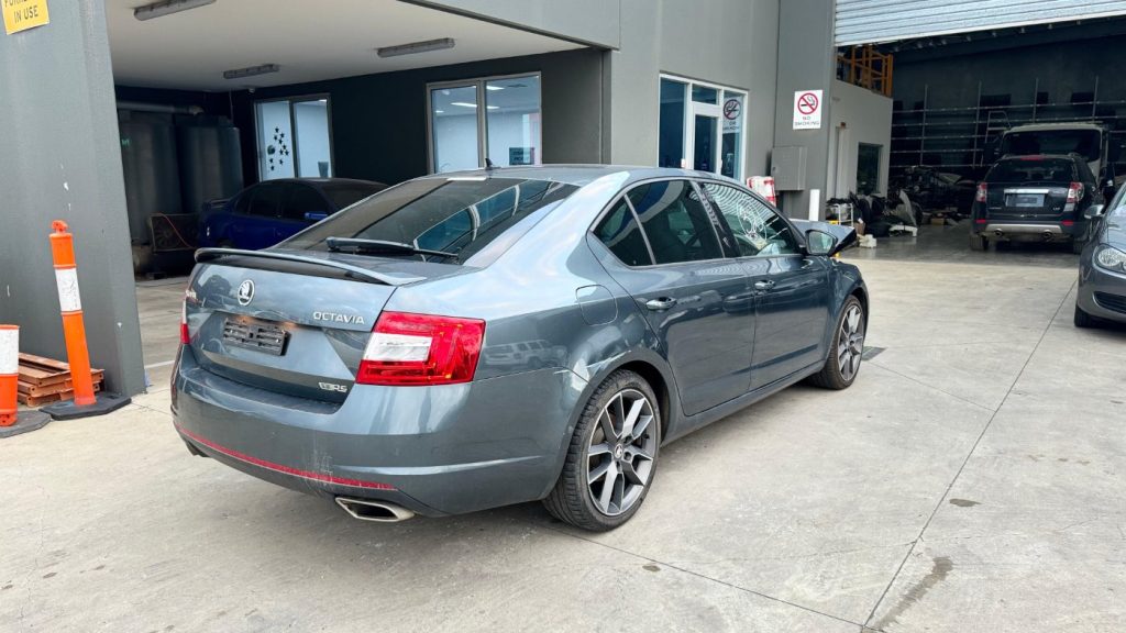 Car Wreckers - Skoda Octavia 2016 Grey Auto