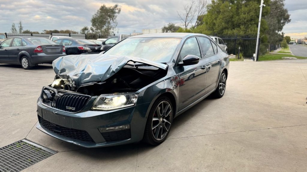 Car Wreckers - Skoda Octavia 2016 Grey Auto