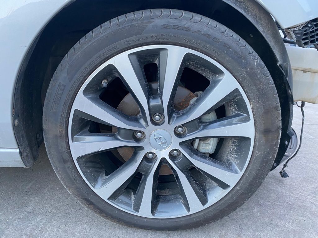 Car Wreckers - Hyundai i30 2017 Silver Auto