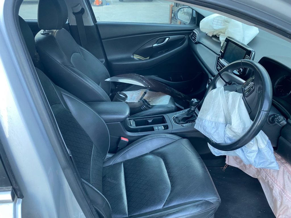 Car Wreckers - Hyundai i30 2017 Silver Auto