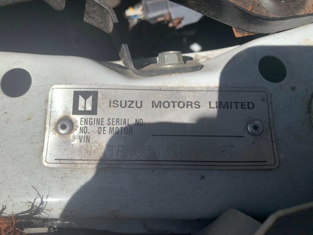 Car Wreckers - Isuzu D-Max 2017