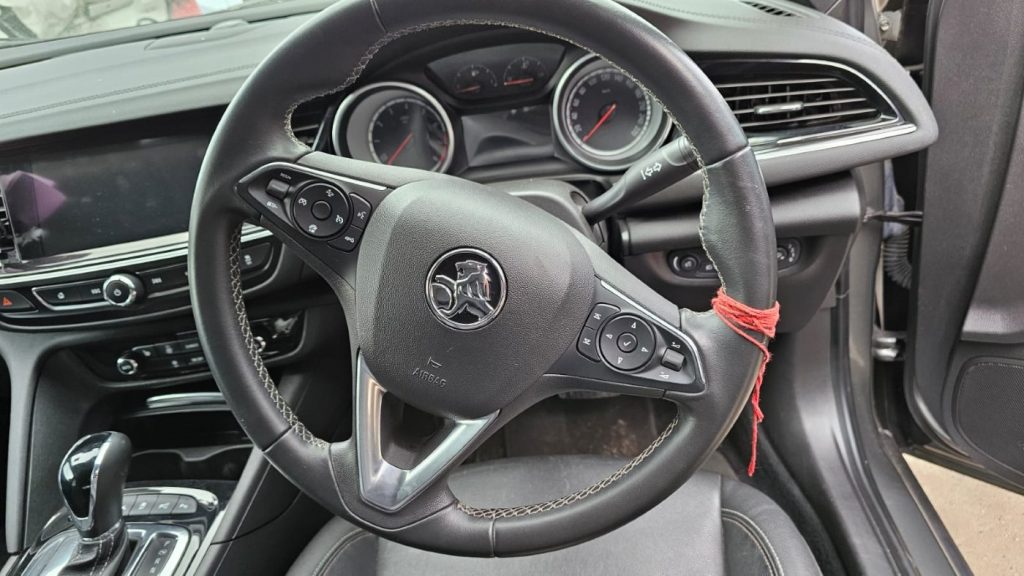 Car Wreckers - Holden Calais 2018 Grey Auto Petrol