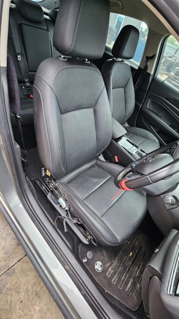 Car Wreckers - Holden Calais 2018 Grey Auto Petrol