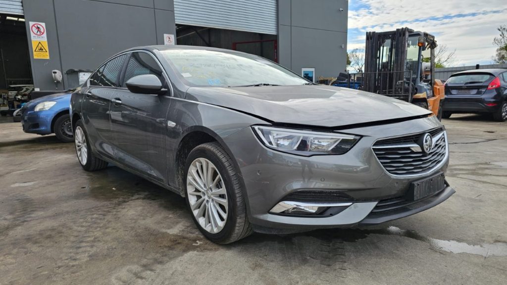 Car Wreckers - Holden Calais 2018 Grey Auto Petrol