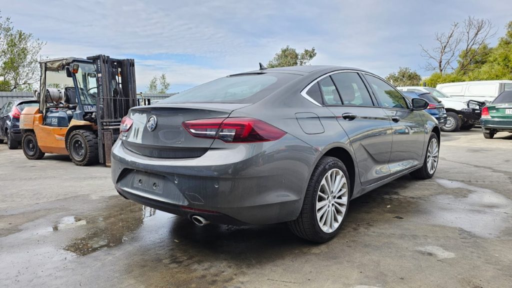 Car Wreckers - Holden Calais 2018 Grey Auto Petrol