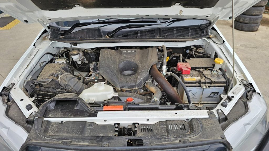 Car Wreckers - Isuzu D-Max 2022 White Auto Petrol