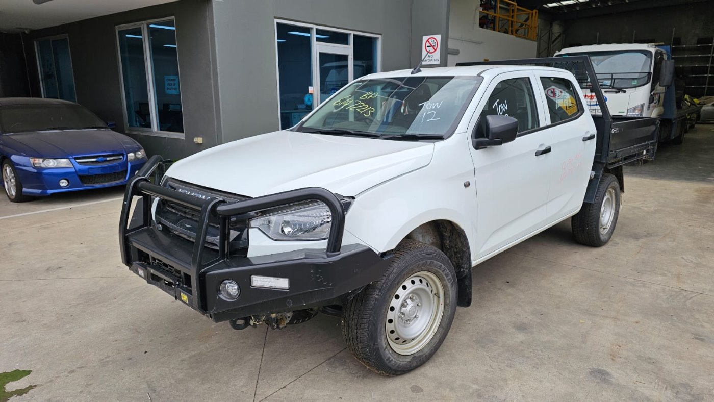 Car Wreckers - Isuzu D-Max 2022 White Auto Petrol