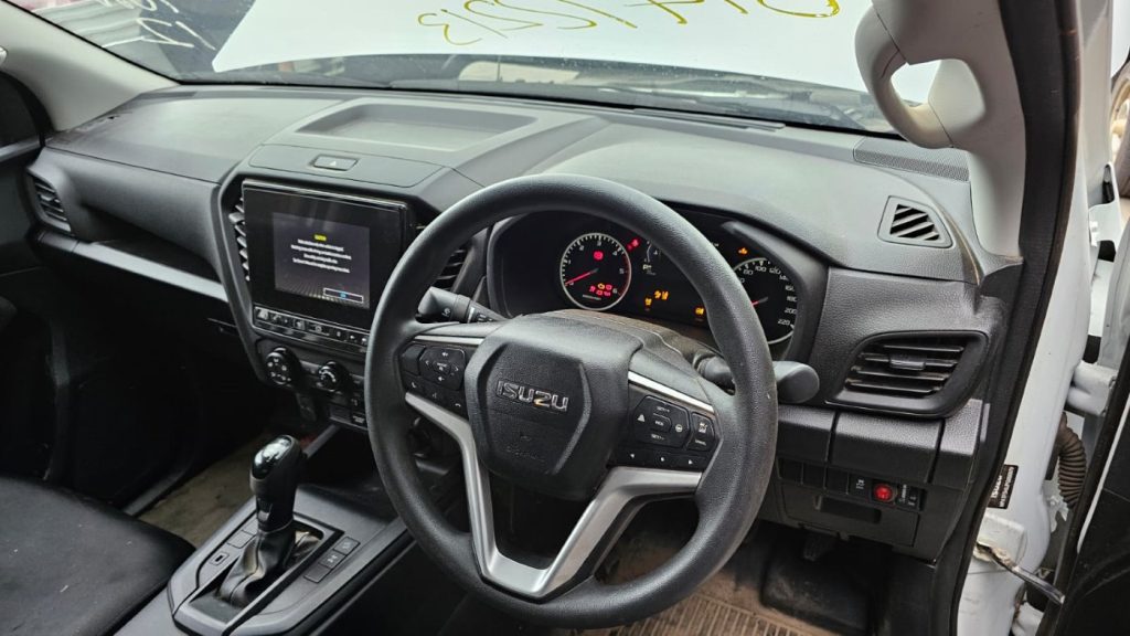 Car Wreckers - Isuzu D-Max 2022 White Auto Petrol