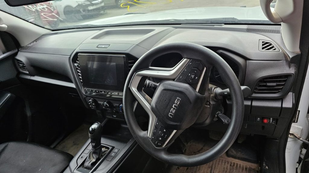 Car Wreckers - Isuzu D-Max 2022 White Auto Petrol