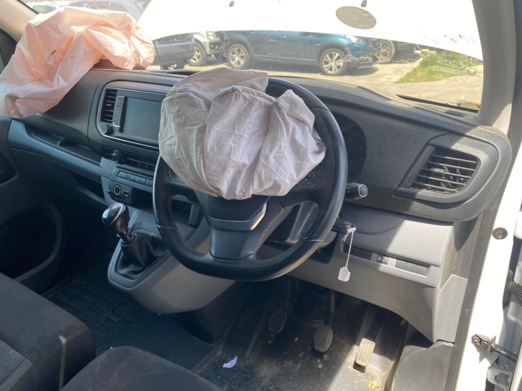 Car Wreckers - Peugeot Expert 2022 White Auto Diesel