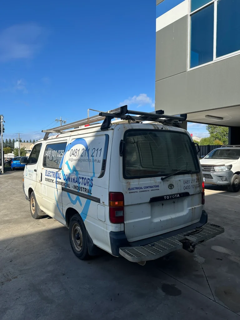 Toyota HiAce 1999 White Manual Petrol