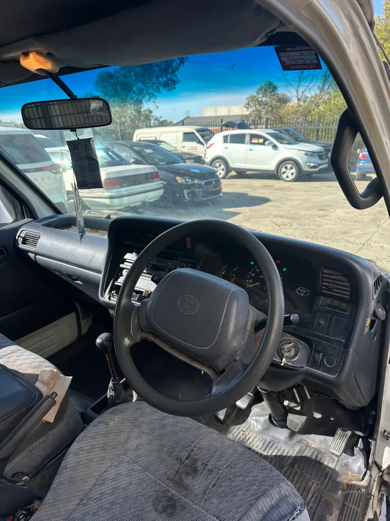 Toyota HiAce 1999 White Manual Petrol