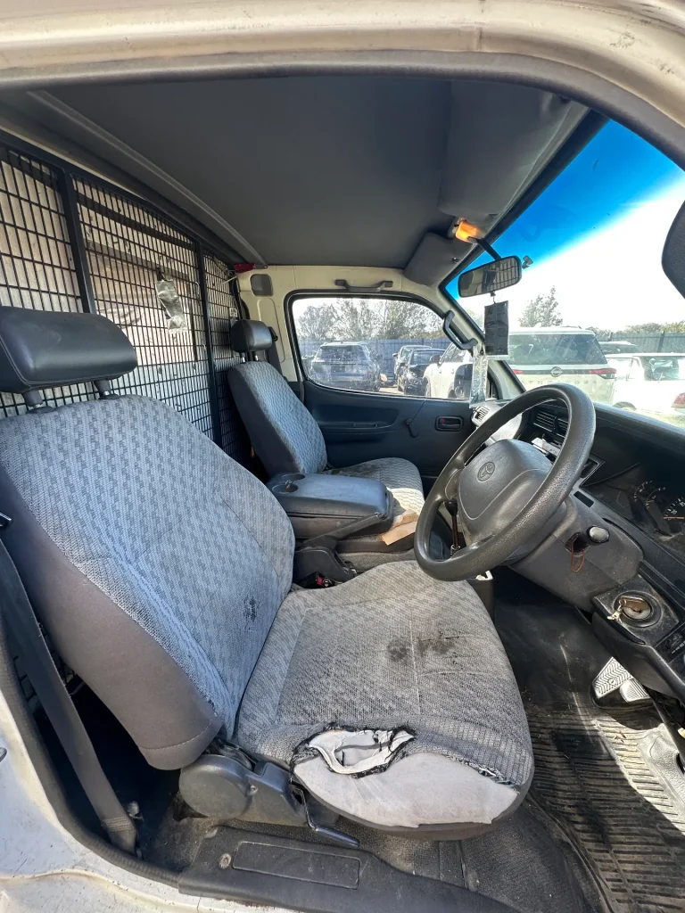 Toyota HiAce 1999 White Manual Petrol