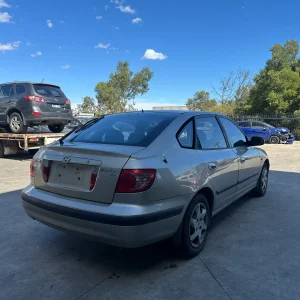 Hyundai Elantra 2005 Gold Auto Petrol