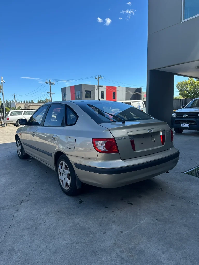 Hyundai Elantra 2005 Gold Auto Petrol