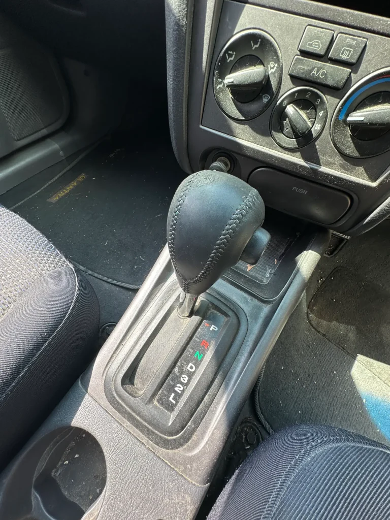 Hyundai Elantra 2005 Gold Auto Petrol