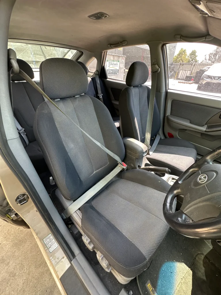 Hyundai Elantra 2005 Gold Auto Petrol