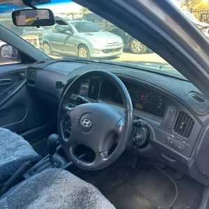 Hyundai Elantra 2005 Gold Auto Petrol