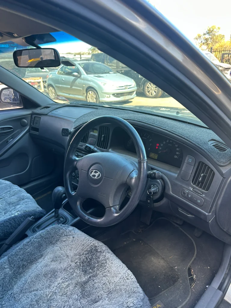 Hyundai Elantra 2005 Gold Auto Petrol