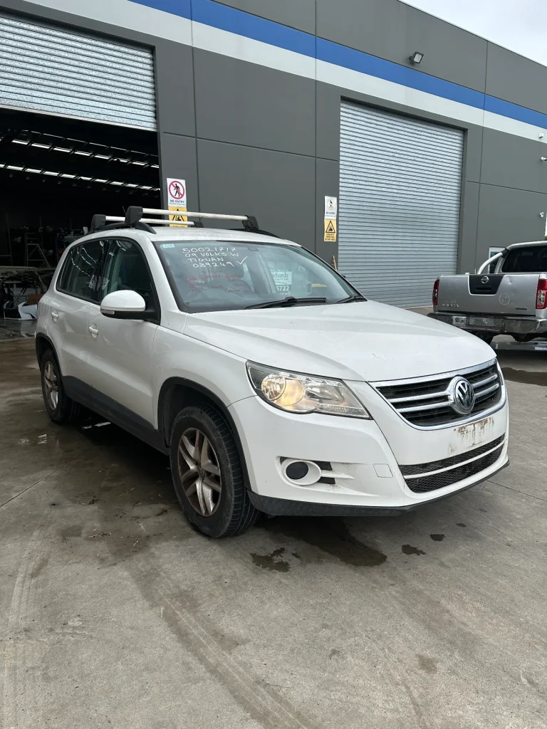 Volkswagen Tiguan 2009 White Auto Petrol