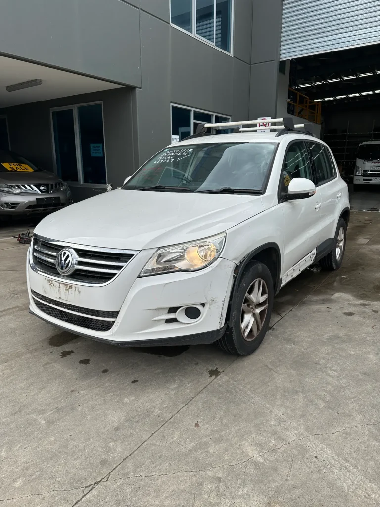 Volkswagen Tiguan 2009 White Auto Petrol