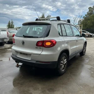 Volkswagen Tiguan 2009 White Auto Petrol