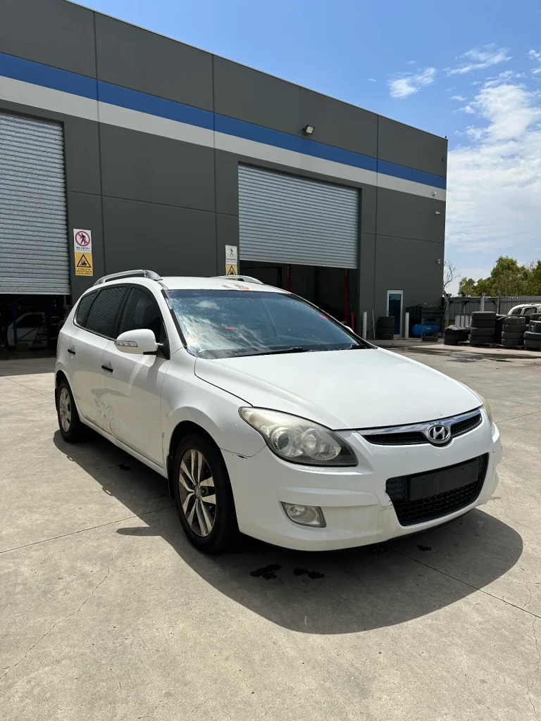 Hyundai i30cw 2010 White Auto Petrol