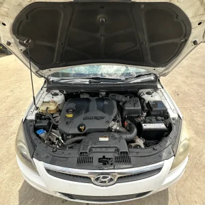Hyundai i30cw 2010 White Auto Petrol