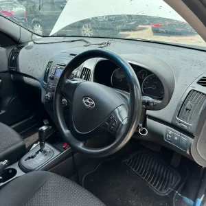 Hyundai i30cw 2010 White Auto Petrol