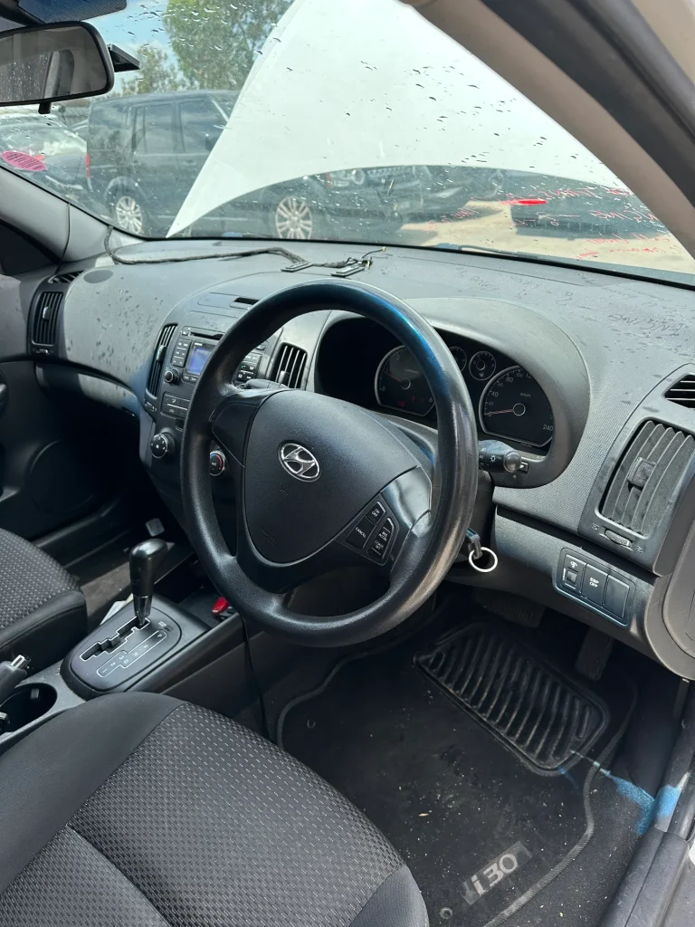 Hyundai i30cw 2010 White Auto Petrol