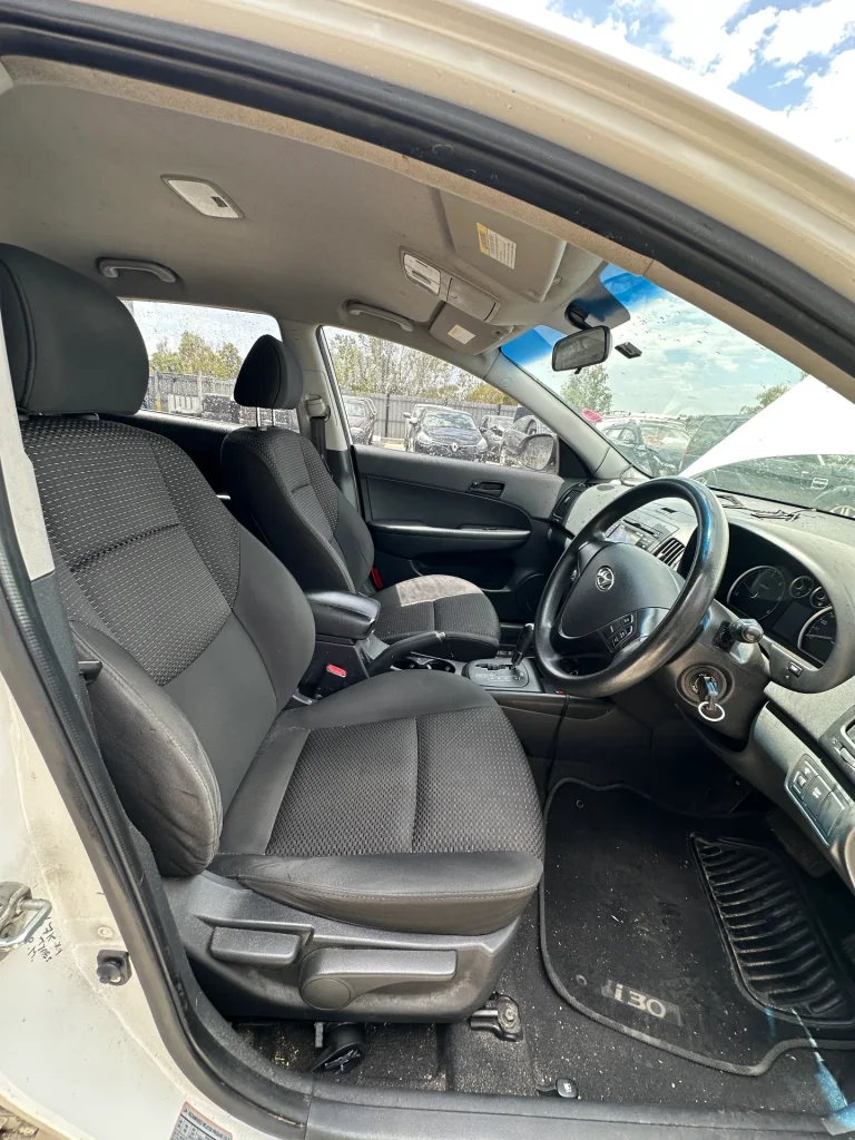 Hyundai i30cw 2010 White Auto Petrol