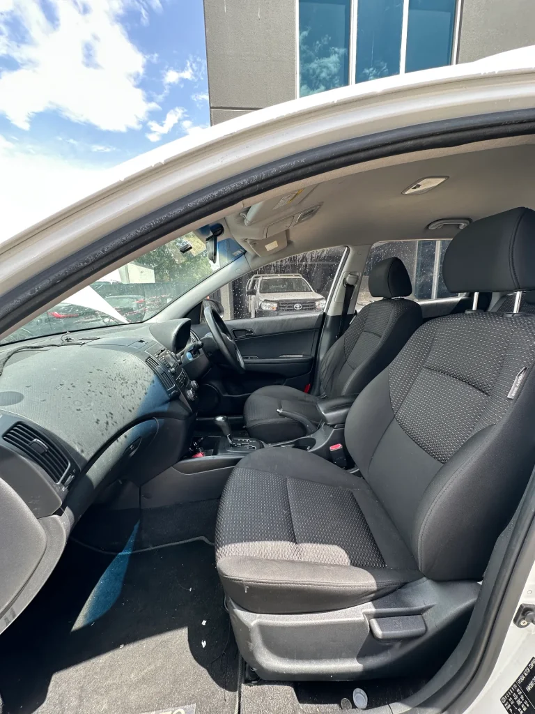 Hyundai i30cw 2010 White Auto Petrol