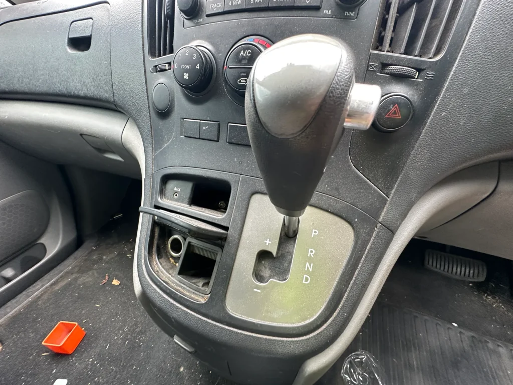 Hyundai iLoad 2010 White Auto Diesel