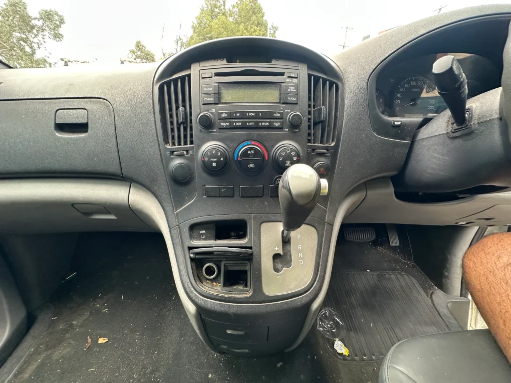 Hyundai iLoad 2010 White Auto Diesel