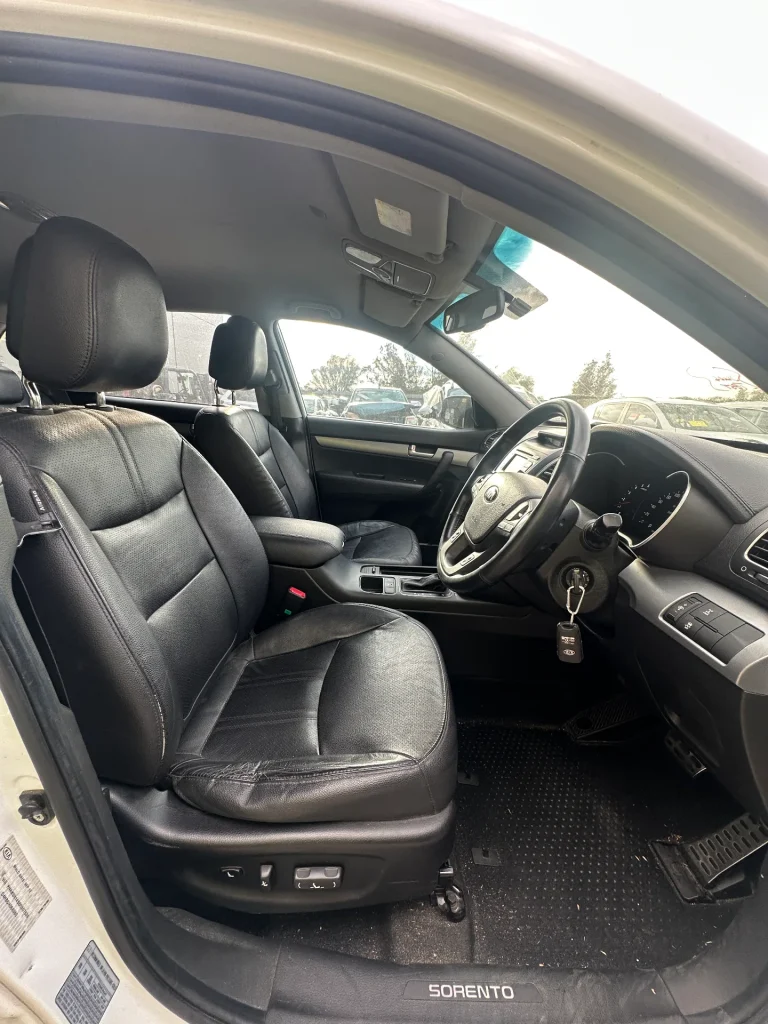 Kia Sorento 2012 White Auto Diesel