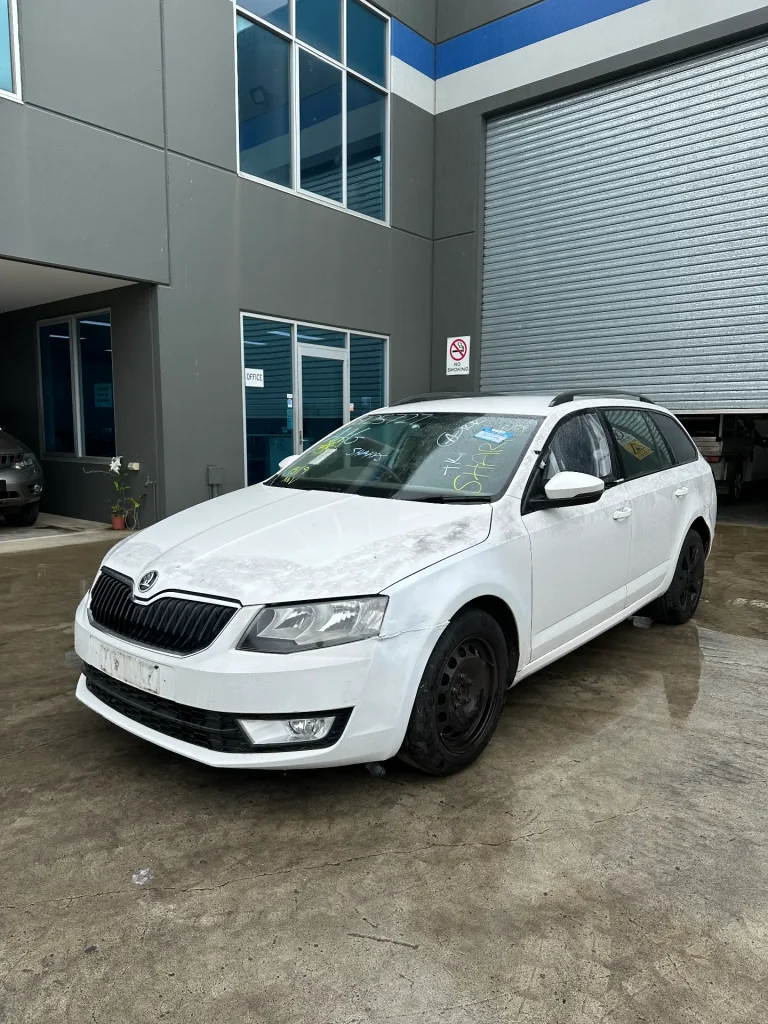 Skoda Octavia 2015 White Auto Petrol
